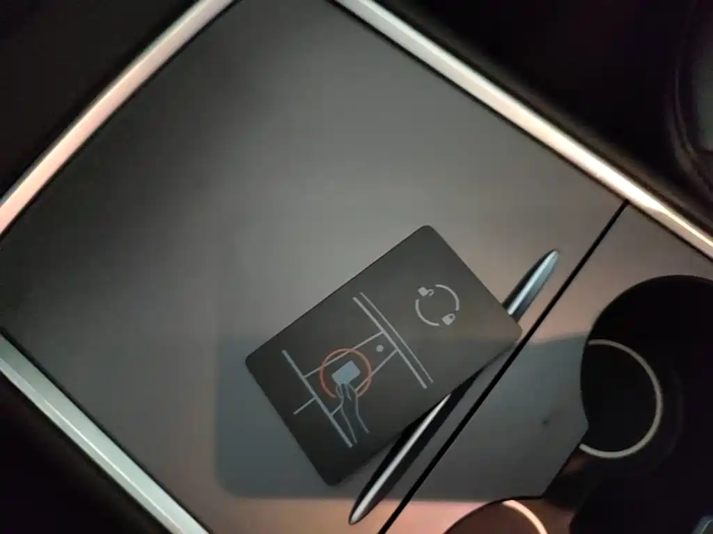 Tesla Model 3 — миниатюра 9