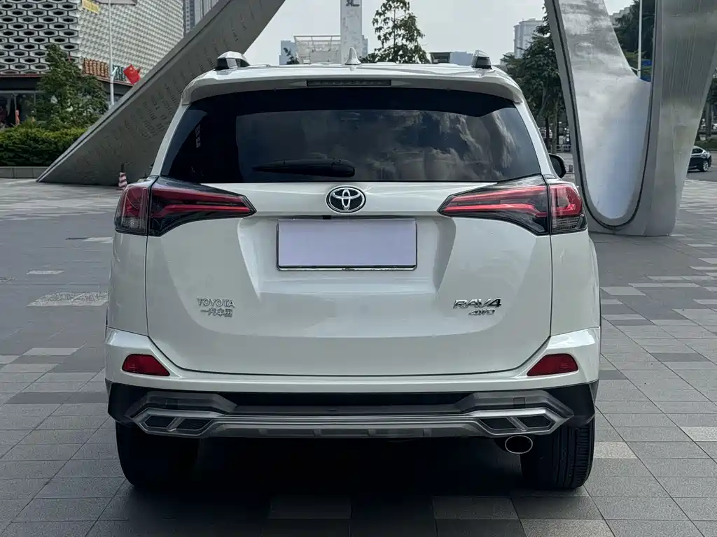 Toyota RAV4 — миниатюра 3