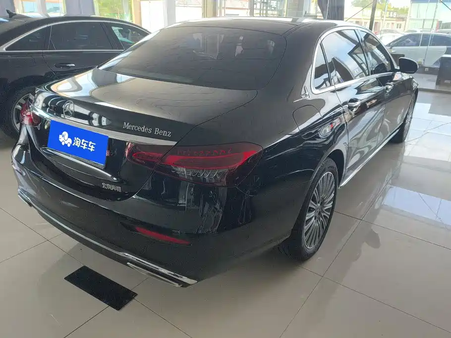 Mercedes-Benz E-Class — миниатюра 3