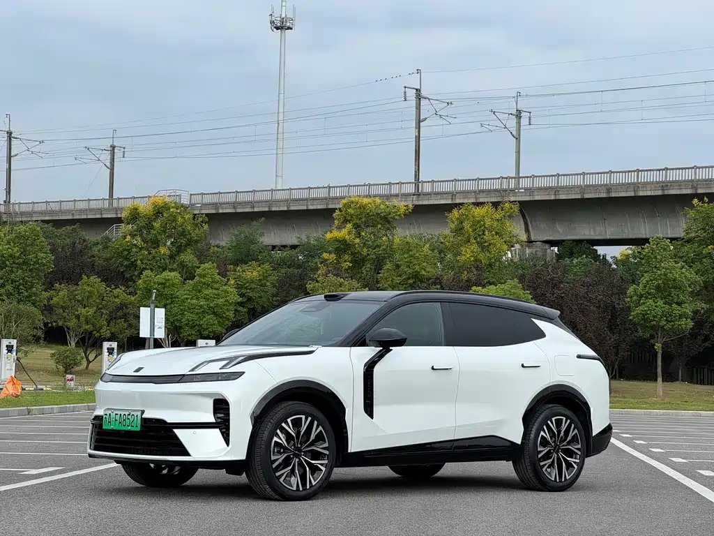 Lynk & Co 08 EM-P