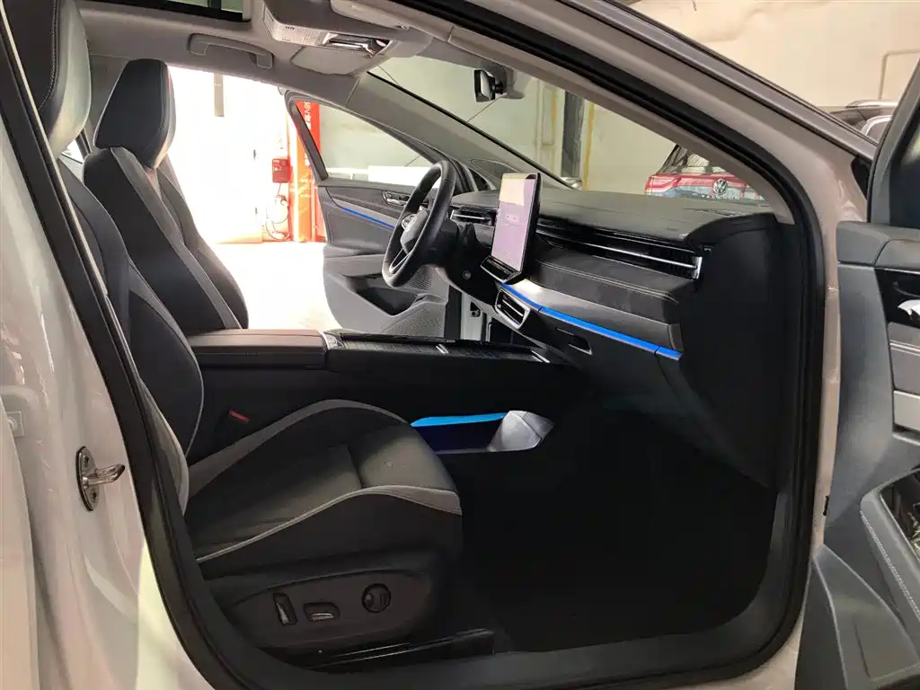 VOLKSWAGEN ID.7 VIZZION