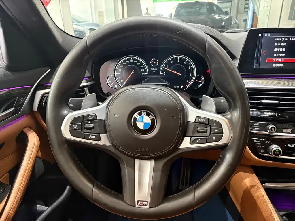 BMW 5 Series — миниатюра 7