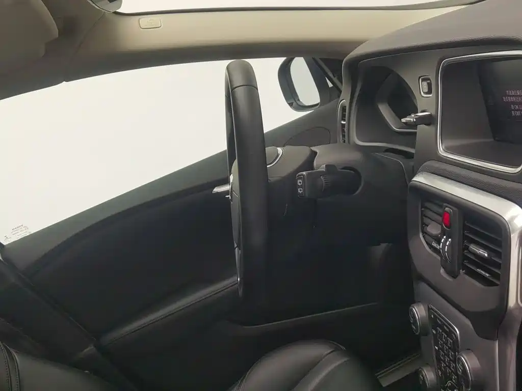 Volvo V40 — миниатюра 22