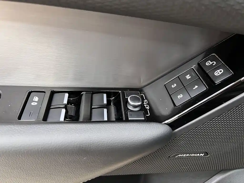 Land Rover Velar — миниатюра 29