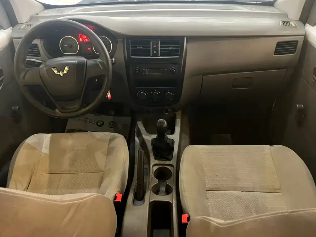 Wuling Rongguang V — миниатюра 4