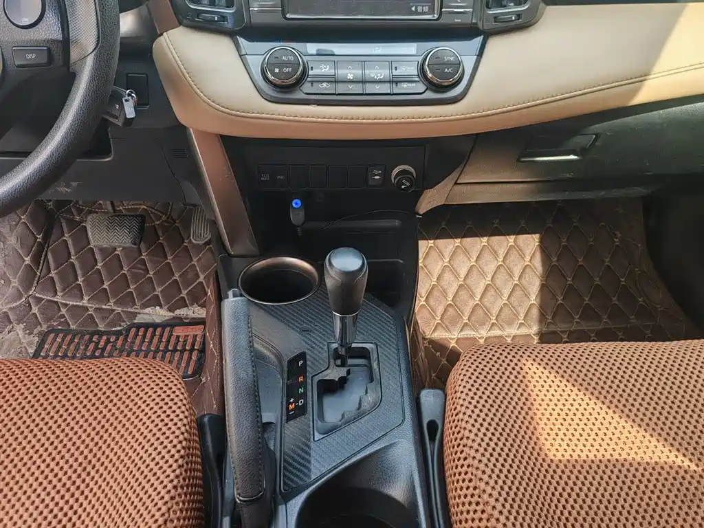 Toyota RAV4 — миниатюра 15