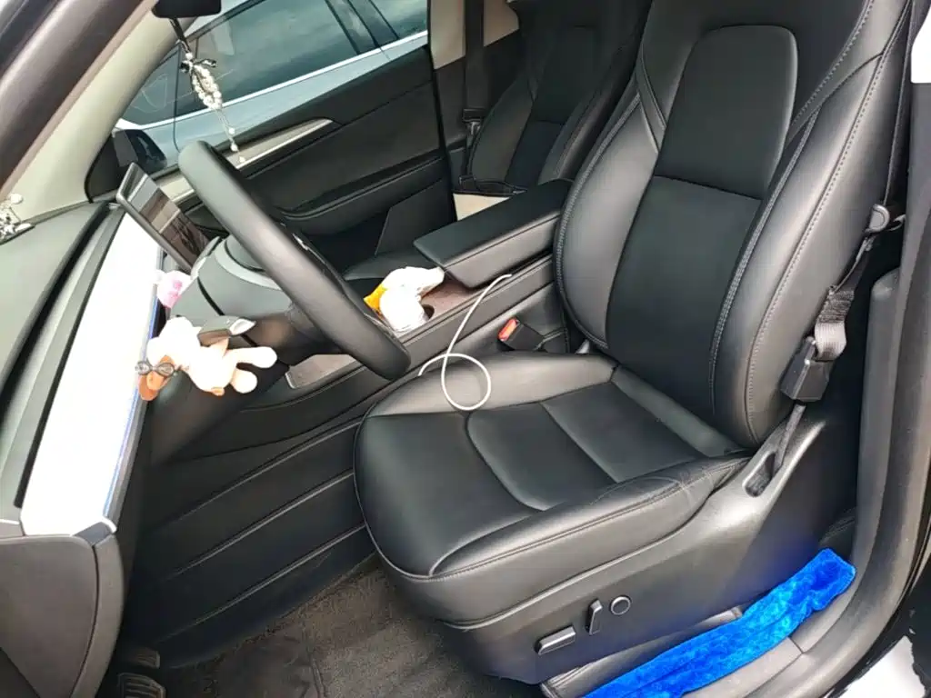 Tesla Model Y — миниатюра 15