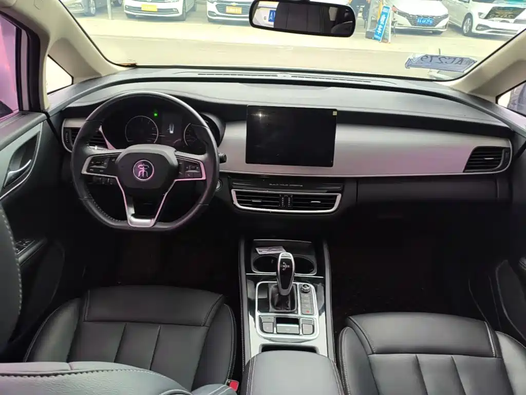 BYD MAX — миниатюра 10