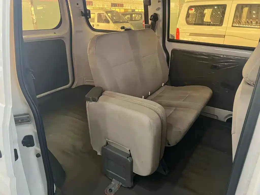 Wuling Rongguang V — миниатюра 6