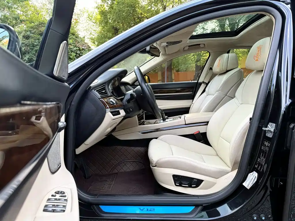 BMW 7 Series — миниатюра 8