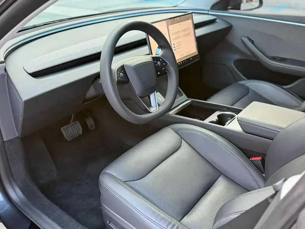 Tesla Model 3 — миниатюра 7