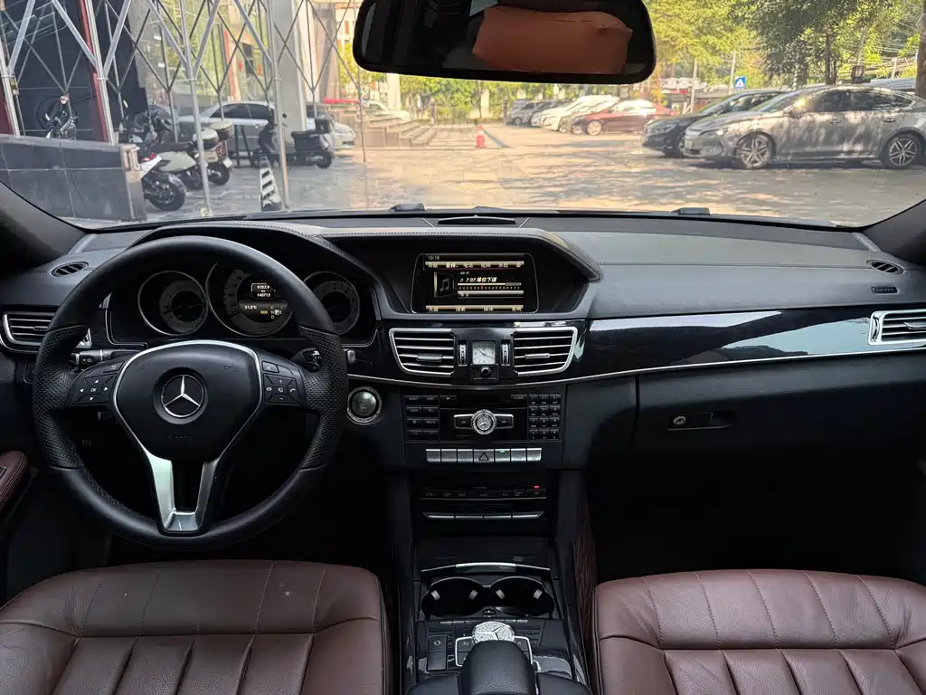 Mercedes-Benz E-Class — миниатюра 9