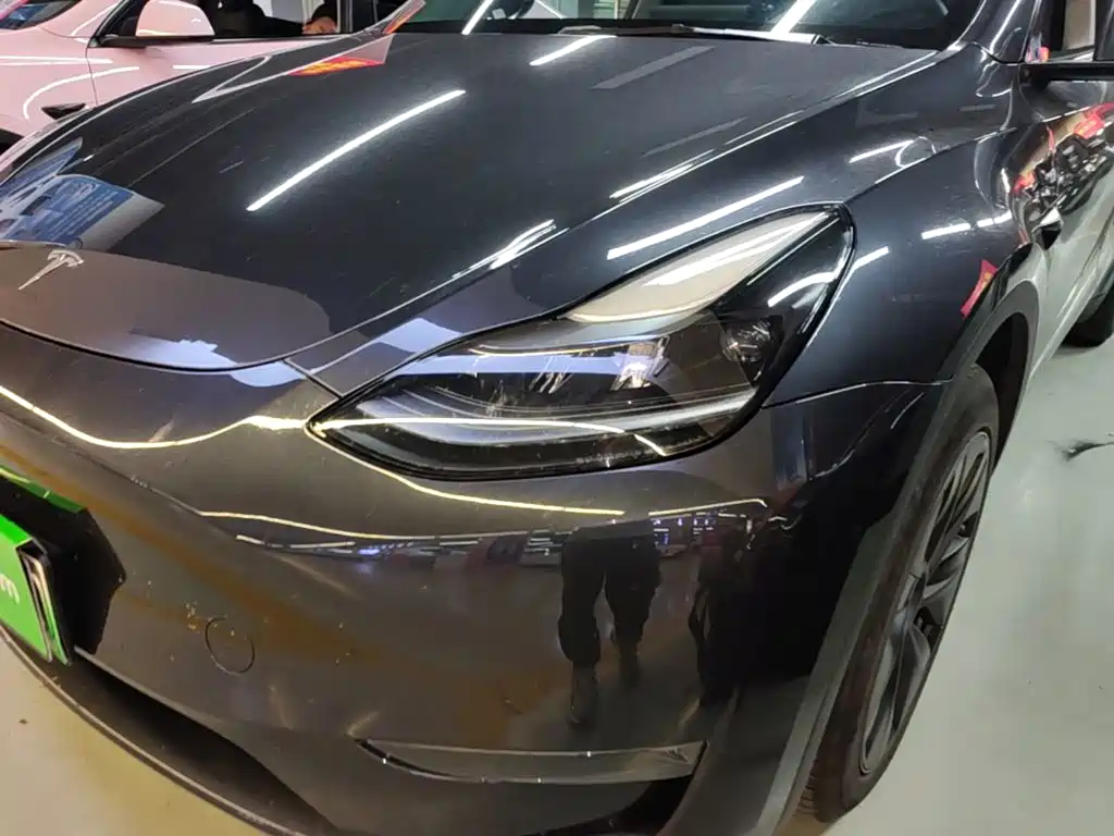 Tesla Model Y — миниатюра 24