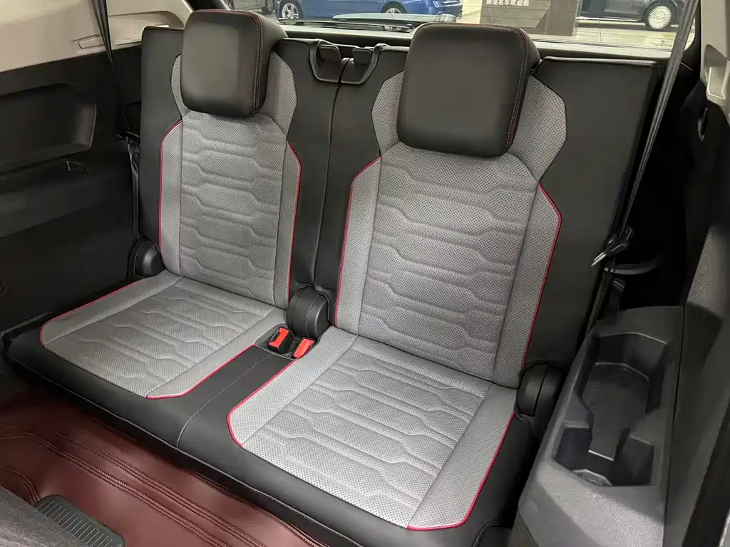 Volkswagen Tiguan L — миниатюра 30
