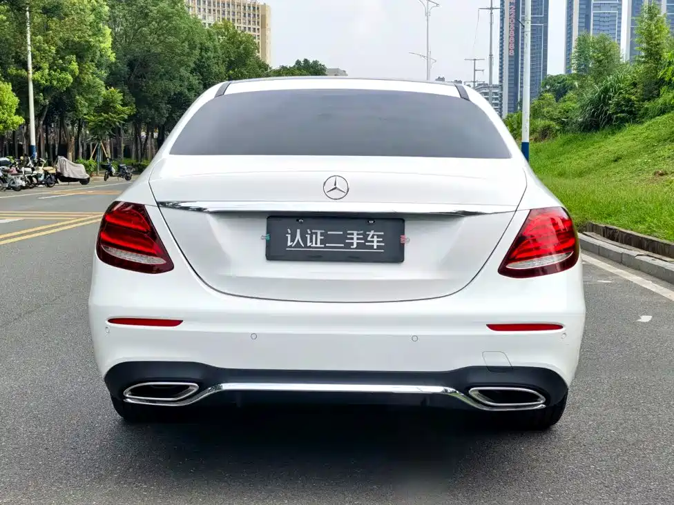 Mercedes-Benz E-Class — миниатюра 6