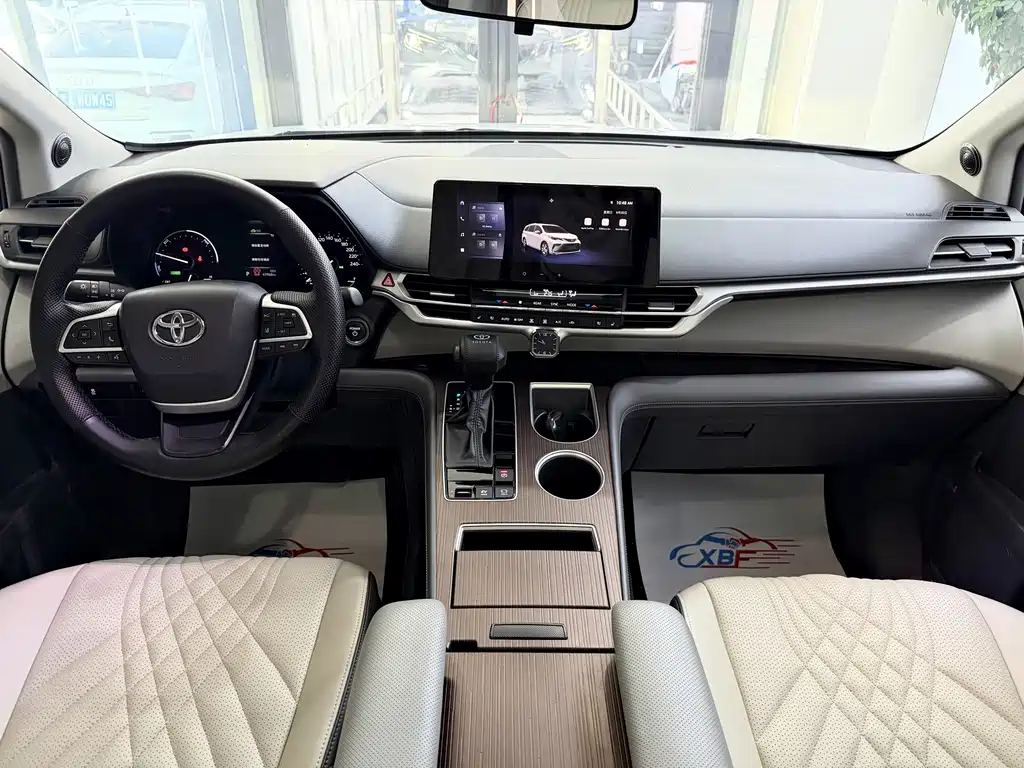 Toyota Granvia — миниатюра 5