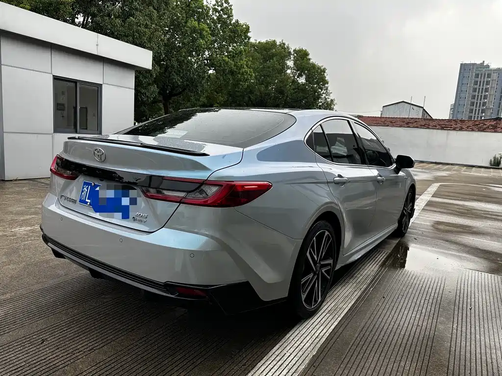 Toyota Camry — миниатюра 2