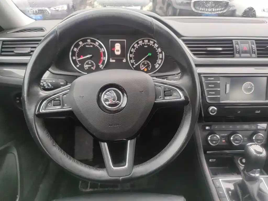 Skoda Superb — миниатюра 11