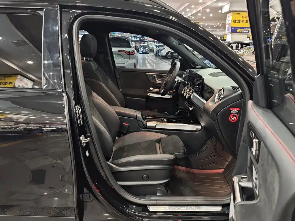 Mercedes-Benz GLB AMG — миниатюра 10