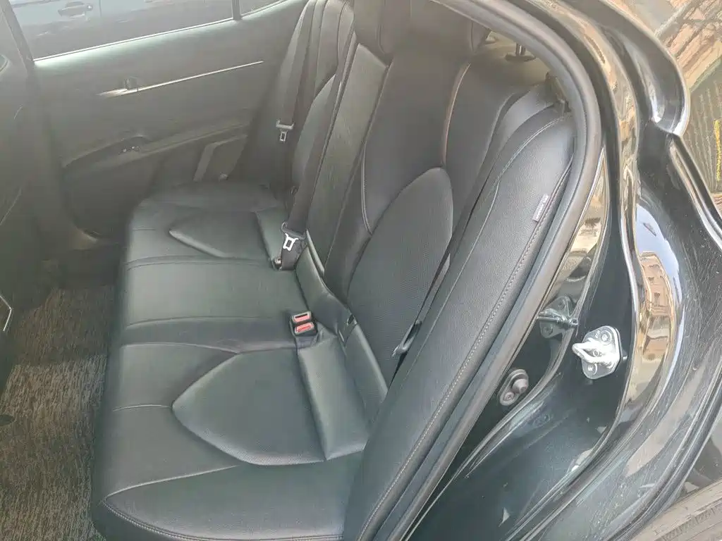 Toyota Camry — миниатюра 13