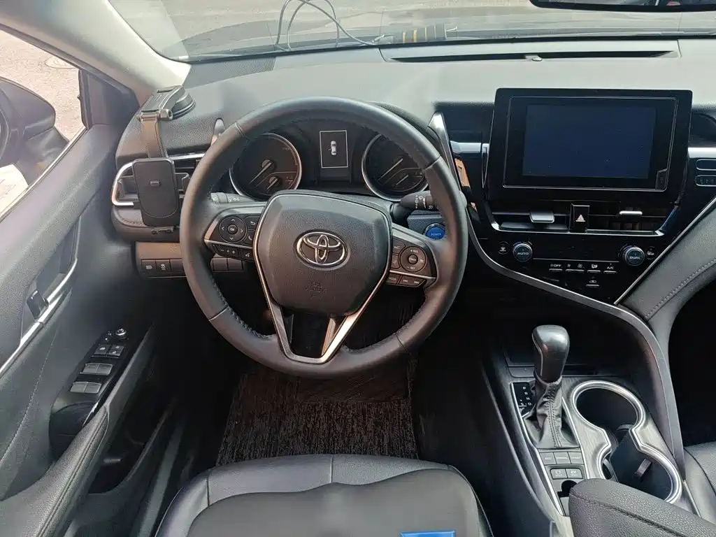 Toyota Camry — миниатюра 6