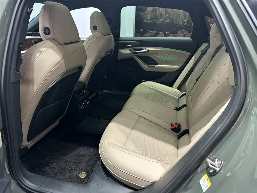 Audi A6L e-tron — миниатюра 12