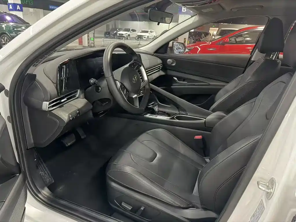 Hyundai Elantra — миниатюра 4