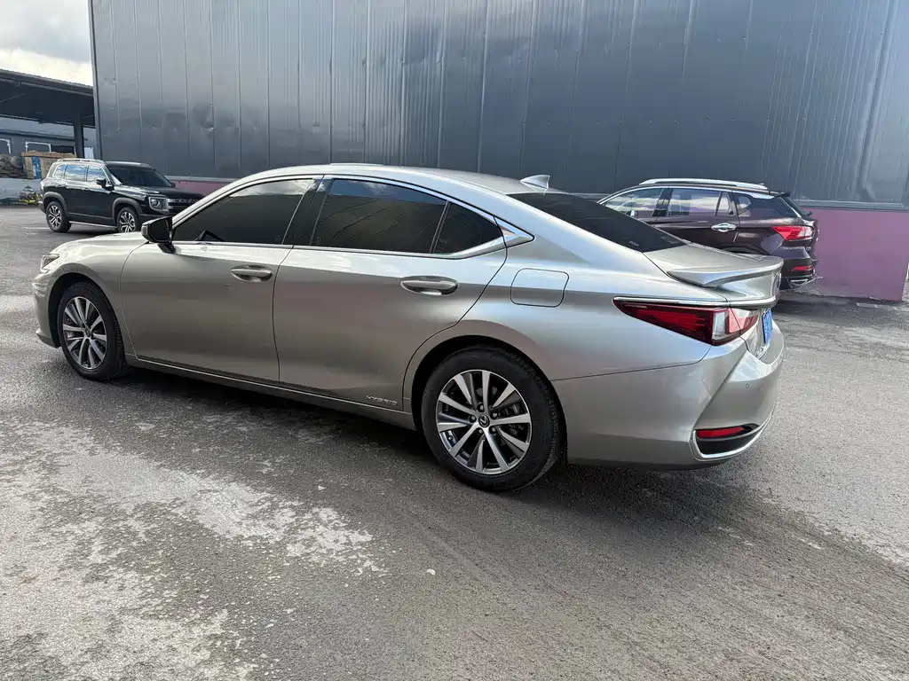 Lexus ES — миниатюра 7