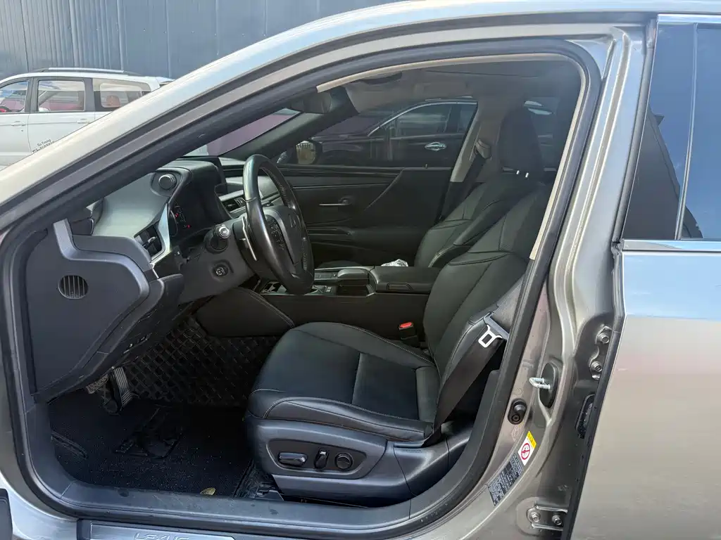 Lexus ES — миниатюра 4