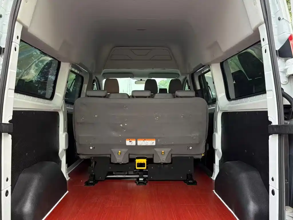 Ford Transit — миниатюра 8