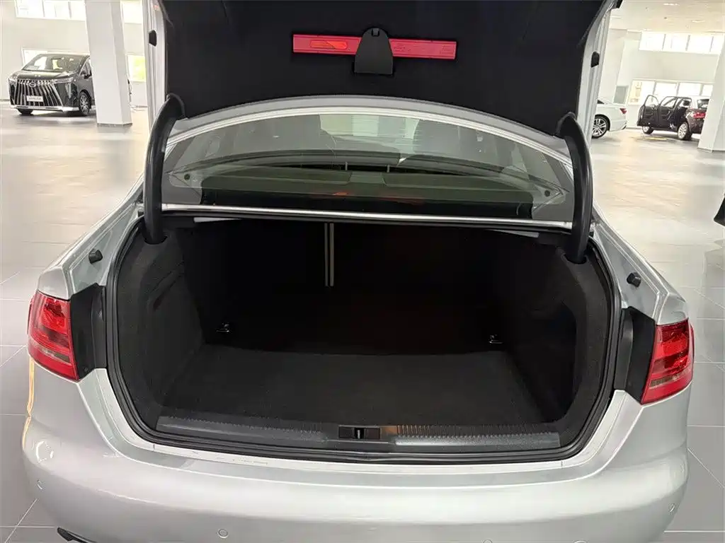 Audi A4L — миниатюра 9