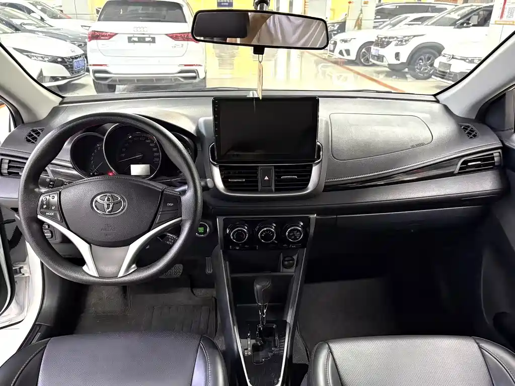 Toyota Yaris L — миниатюра 7