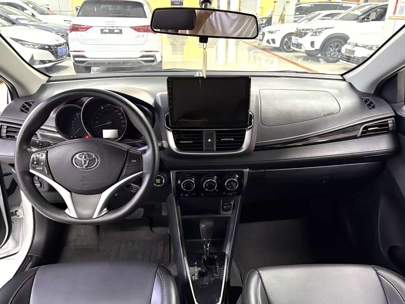 Toyota YARiS L Zhi Xuan 1.5 л 2022 г. Белый, пробег 19000 км