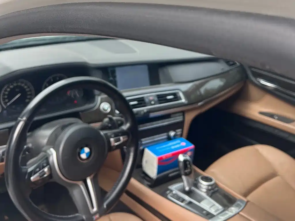 BMW 7 Series — миниатюра 10