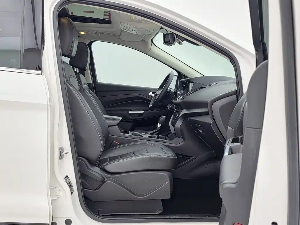 Ford Kuga — миниатюра 9