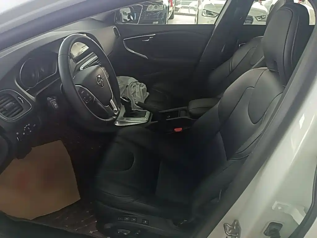 Volvo V40 — миниатюра 15