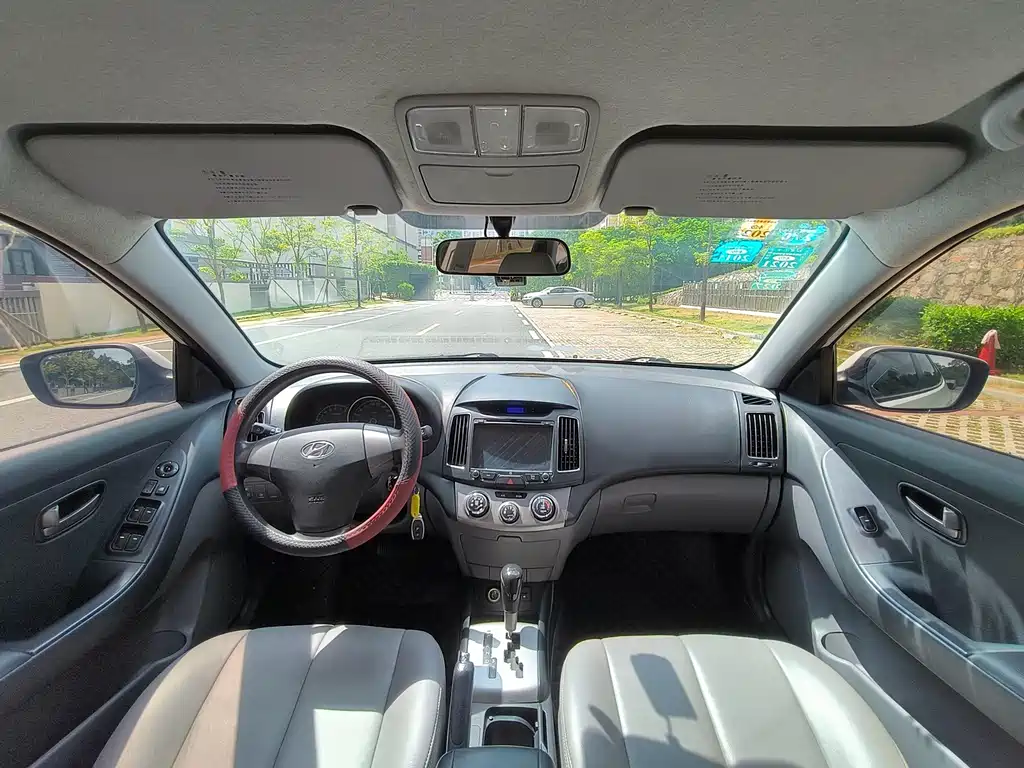 Hyundai Elantra — миниатюра 10