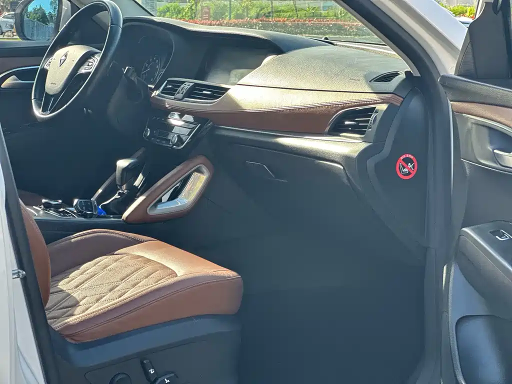Borgward BX7 — миниатюра 10