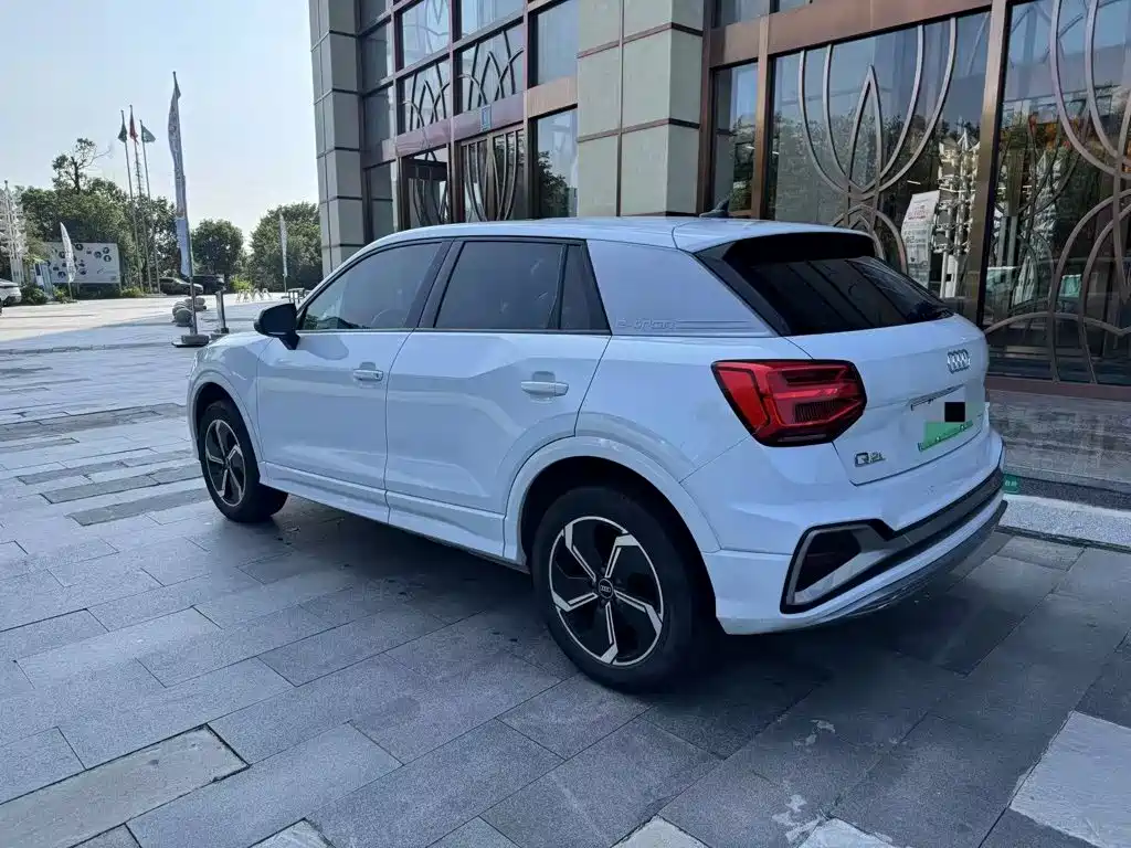 Audi Q2L e-tron — миниатюра 5
