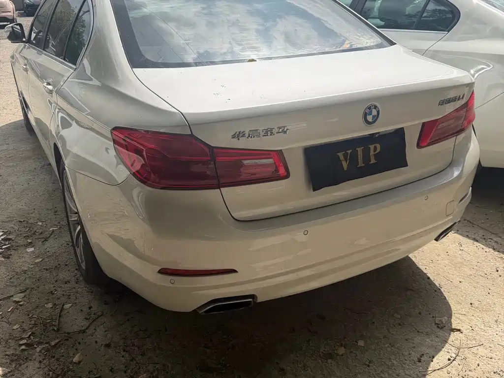 BMW 5 Series — миниатюра 9