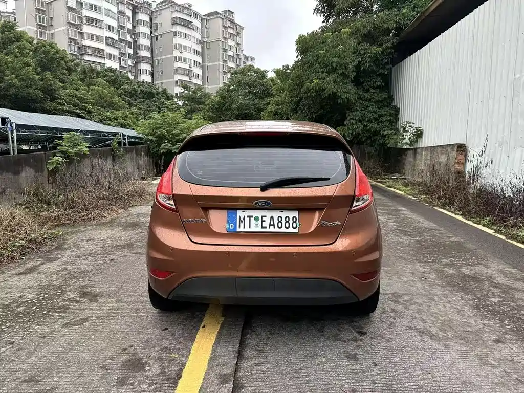 Ford Fiesta 2013 1.5L AT Fashion