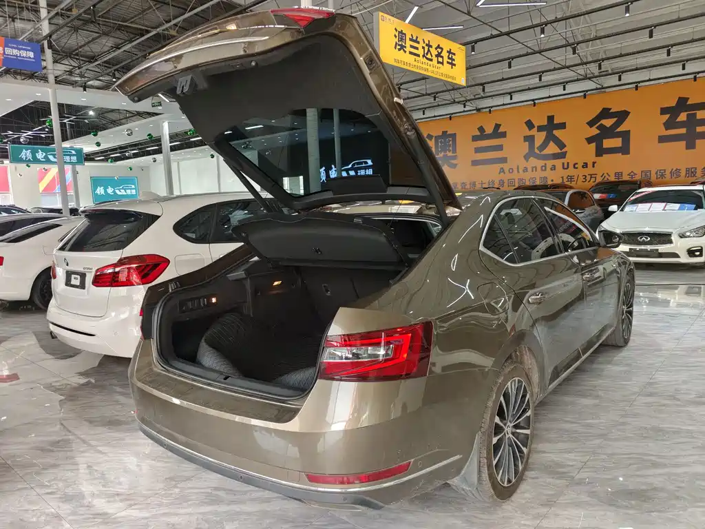 Skoda Superb — миниатюра 8