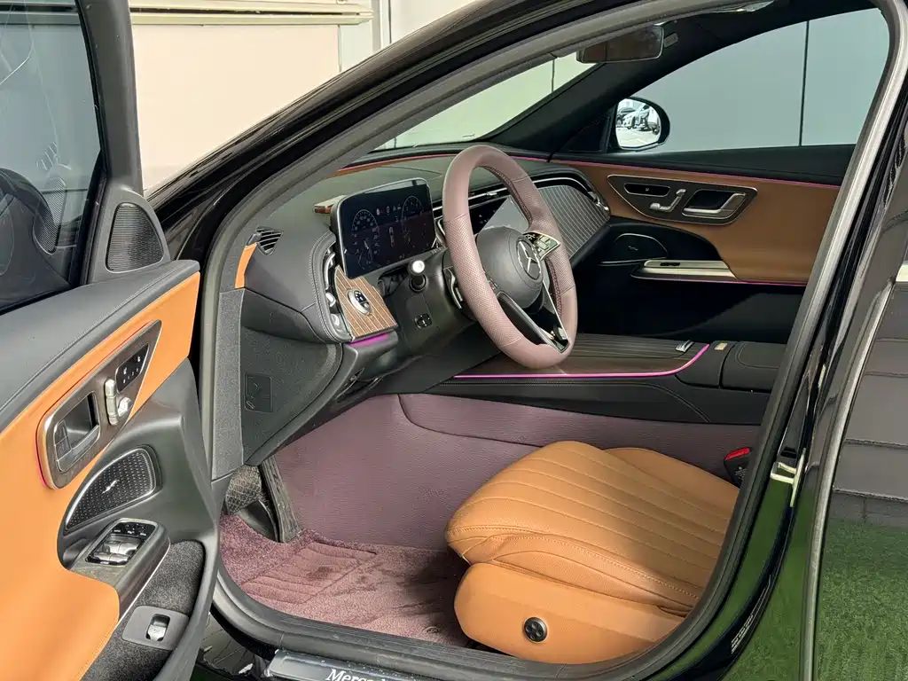 Mercedes-Benz E-Class — миниатюра 11