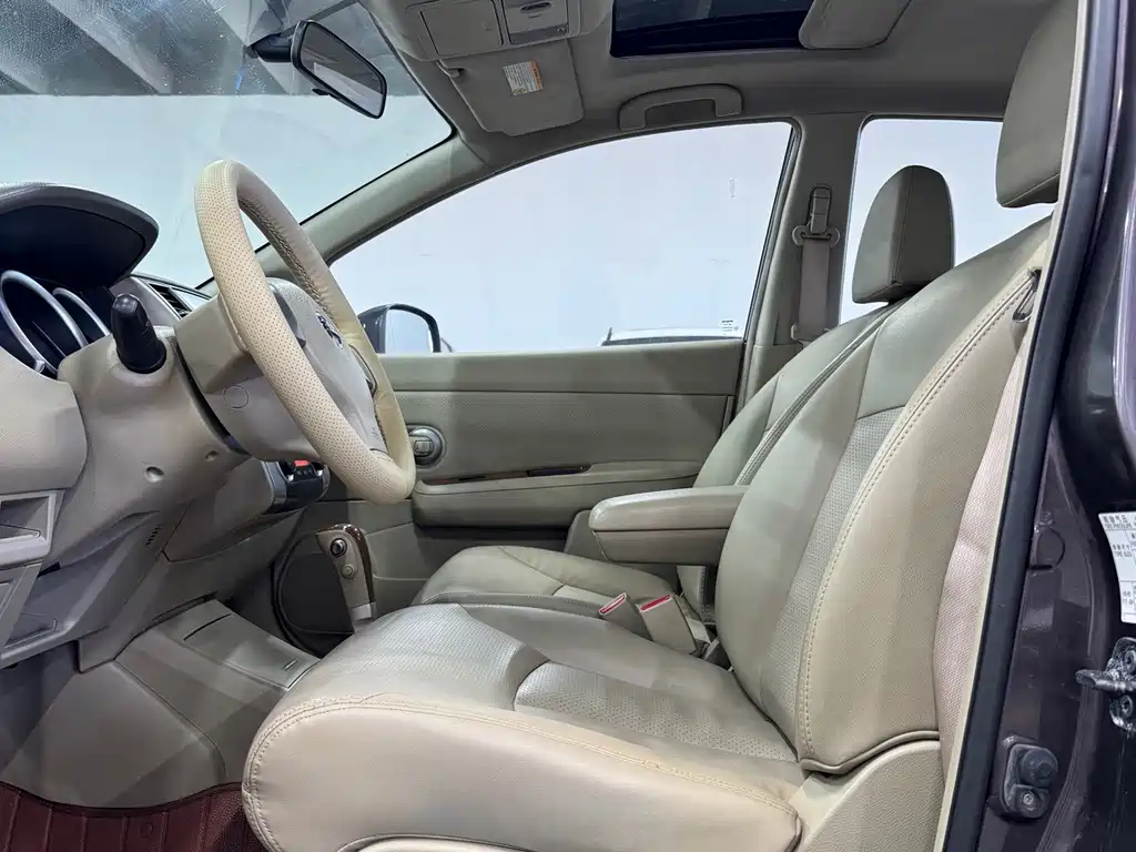 Nissan Tiida — миниатюра 9