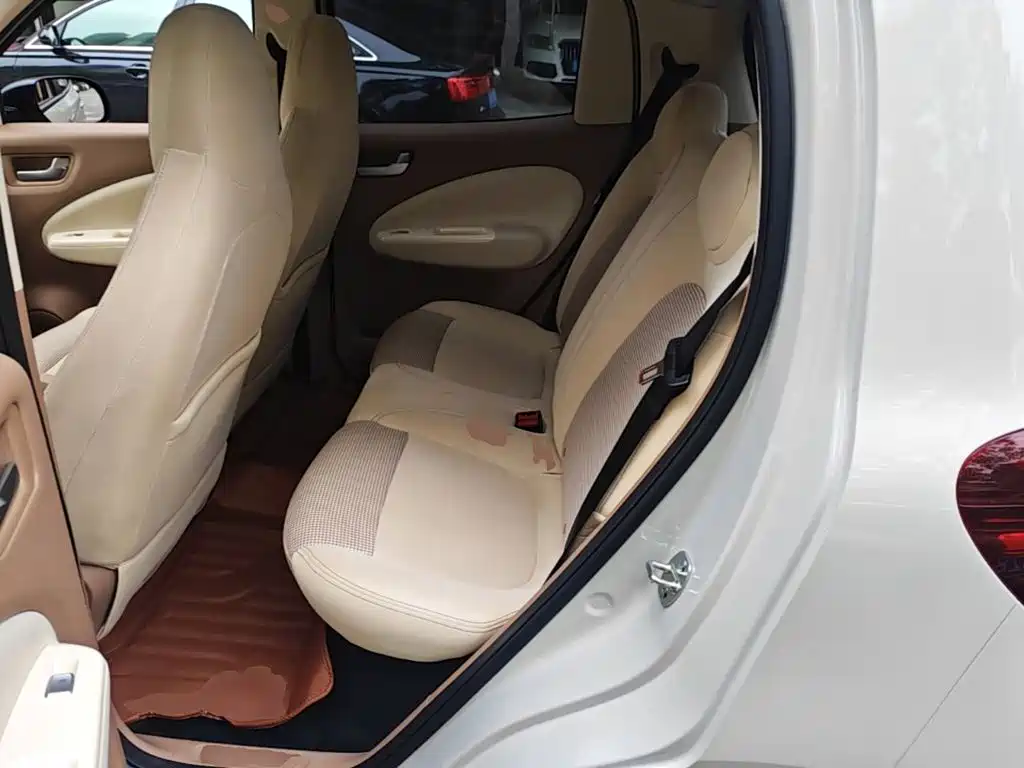 Wuling MINIEV — миниатюра 13