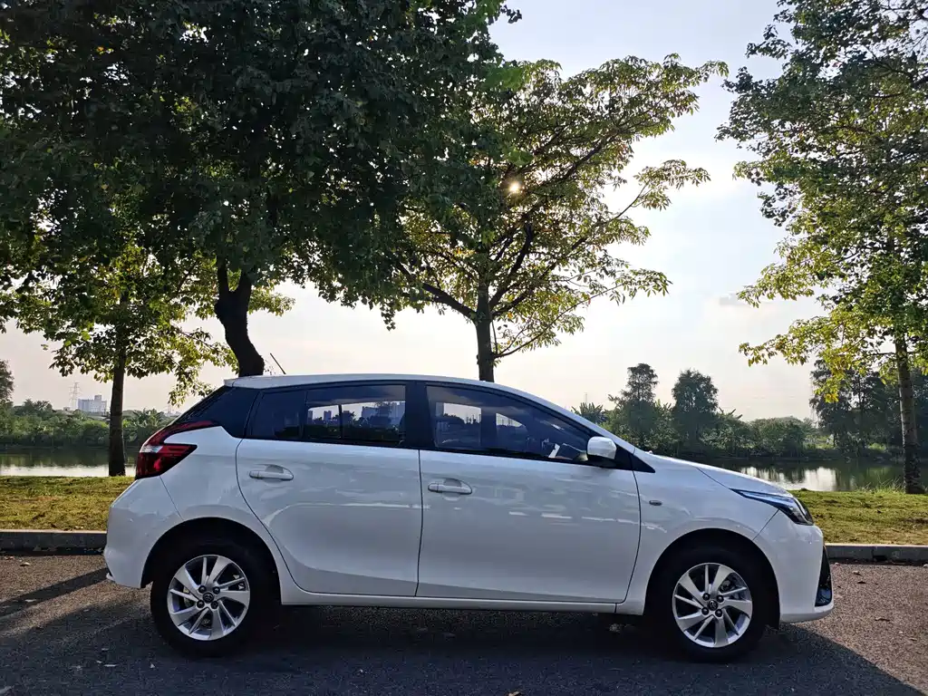 Toyota Yaris L — миниатюра 5