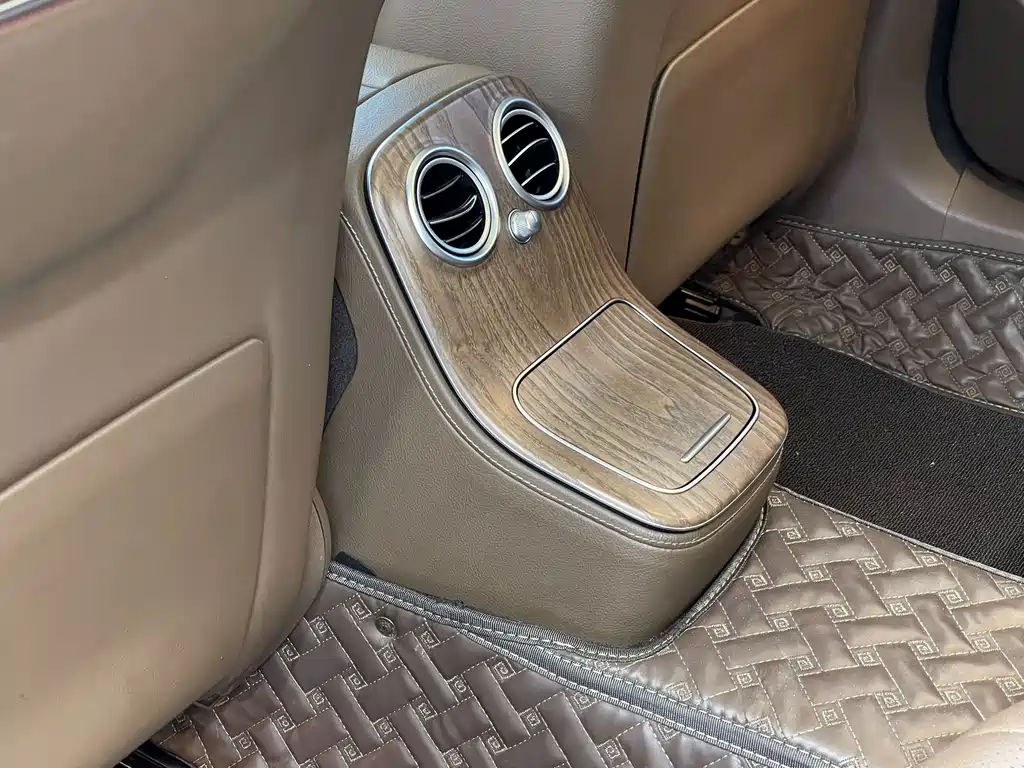 Mercedes-Benz E-Class — миниатюра 19