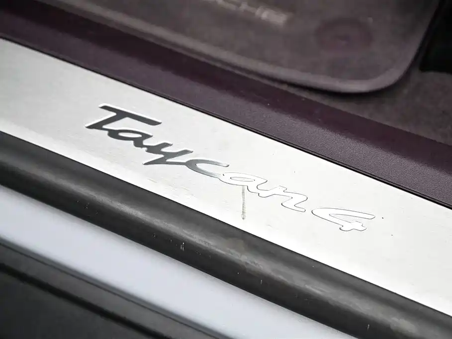 PORSCHE TAYCAN