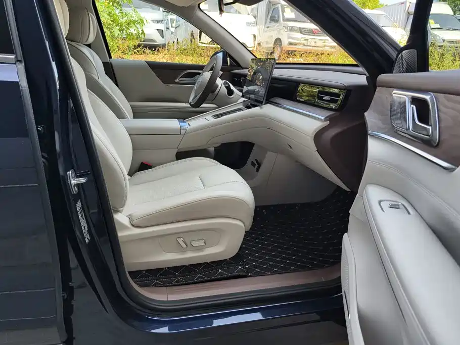 Wuling Xingguang L — миниатюра 8