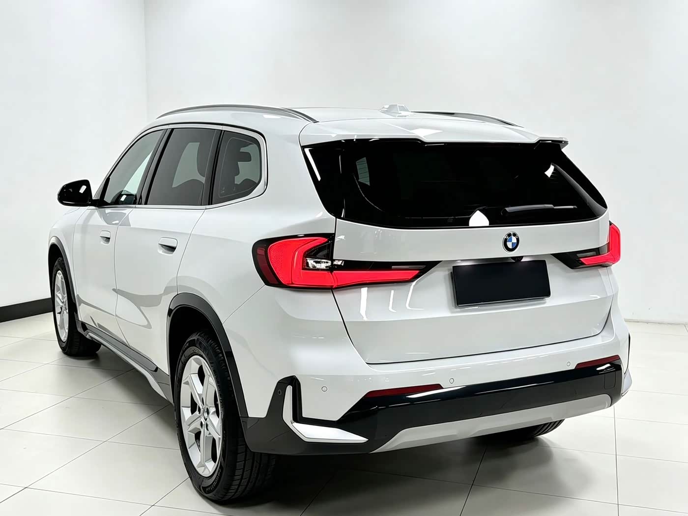 BMW X1 1.5 л 2023 г. Белый, пробег 32000 км